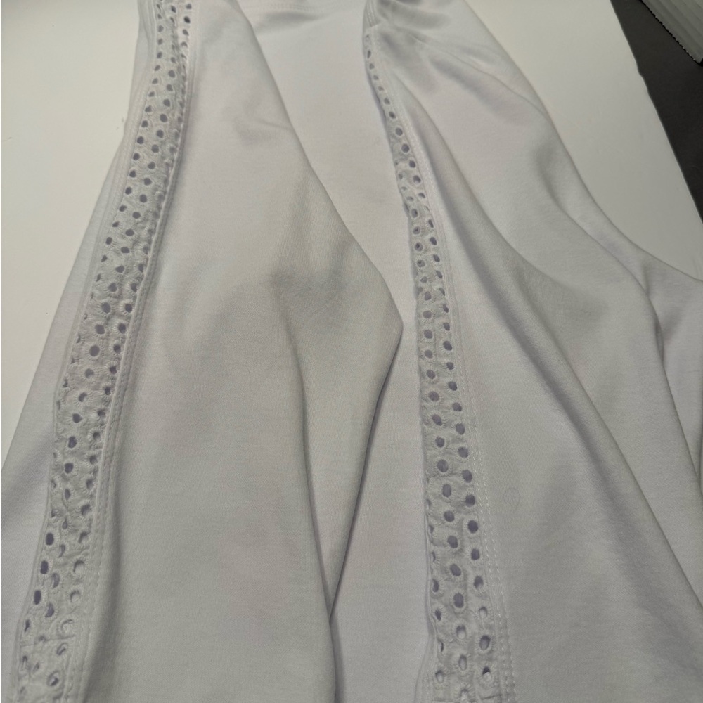 Appleseed's White Blouse shirt with  Quarter length Eyelet Sleeves  PXL EUC - Picture 5 of 10